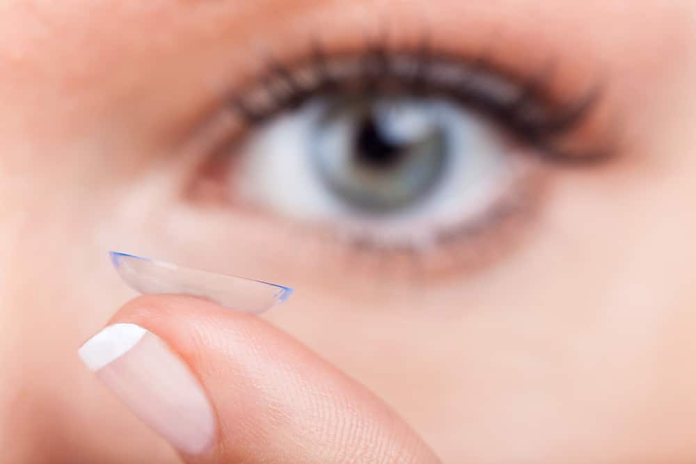 3 Non-Hygienic Habits Most Contact Lens Users Develop
